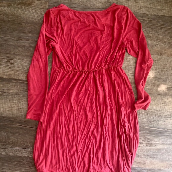 Old Navy pleated front Jersey Maternity Dress - Picture 2 of 5